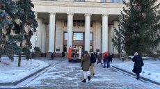 Пожар в ХНУ им Каразина: горела подсобка под актовым залом (фото, видео)