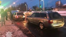 В Харькове пьяный водитель стал виновником тройного ДТП (фото)