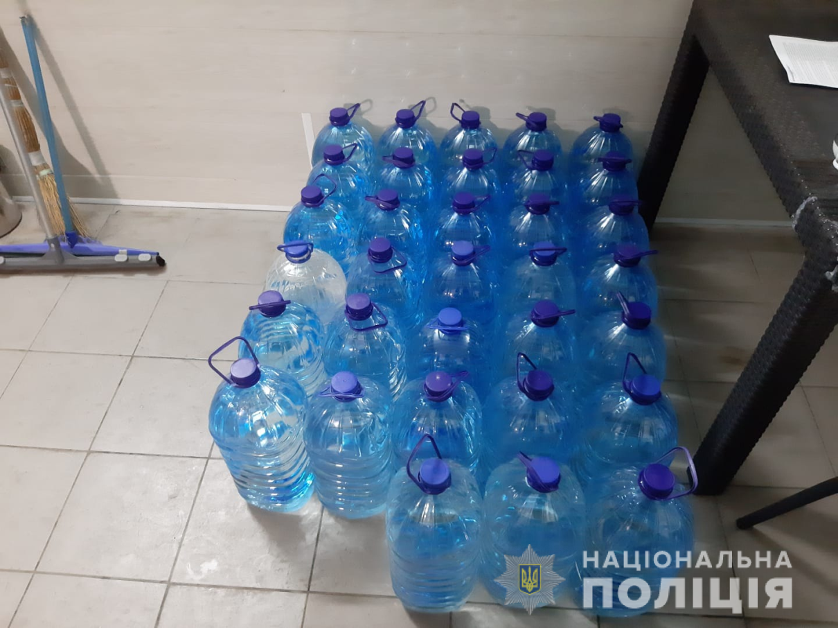 Харьковская полиция изъяла почти тысячу литров фальсифицированного алкоголя (фото)