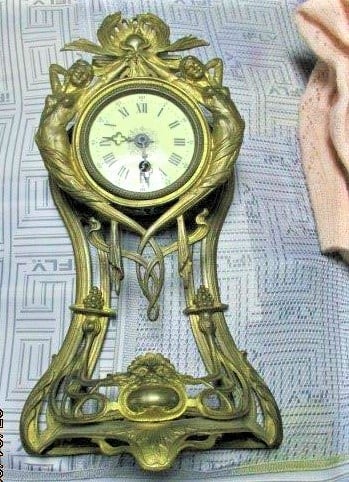 Харьковские таможенники предотвратили вывоз из Украины старинных часов (фото)