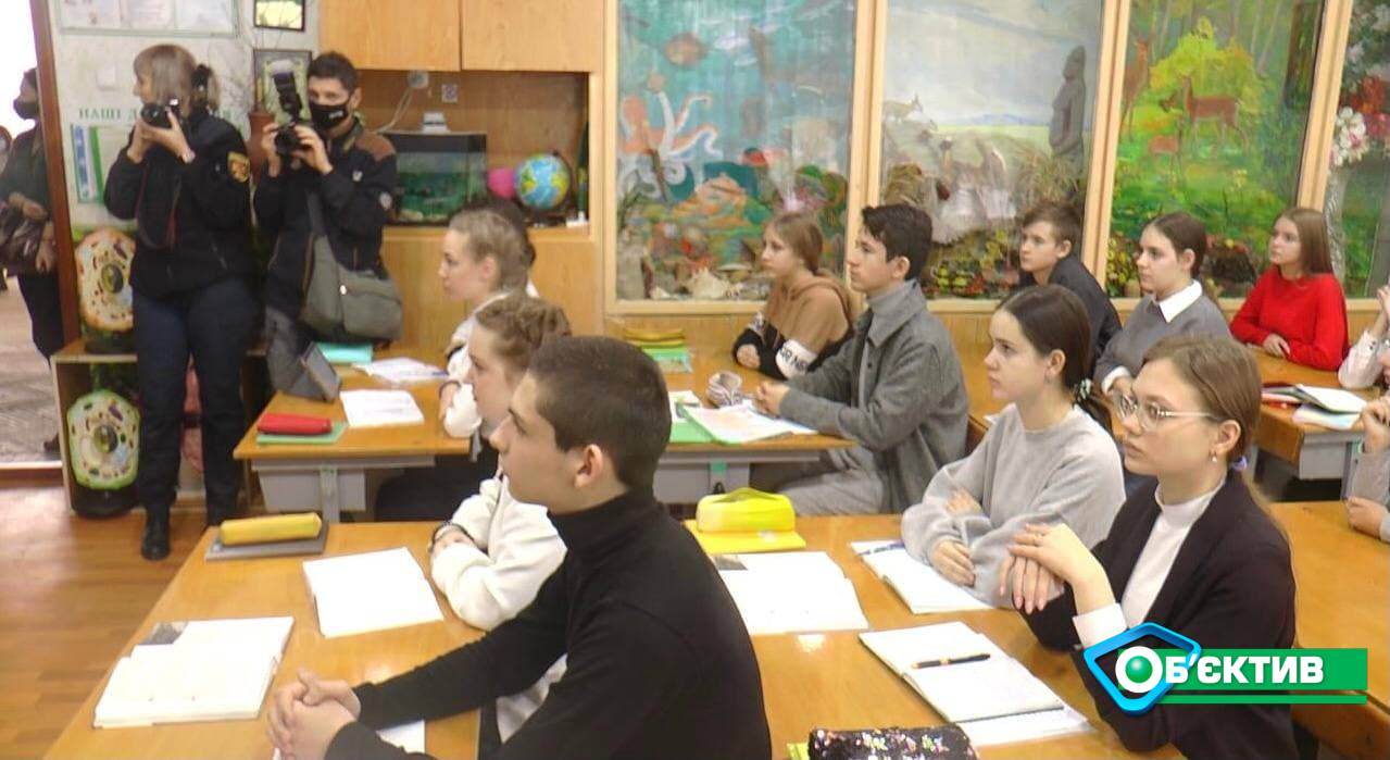 В Харькове полицейские и спасатели начали цикл уроков в школах