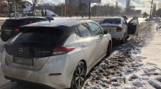 В Харькове за превышение скорости остановили Nissan, находившийся в розыске (фото)