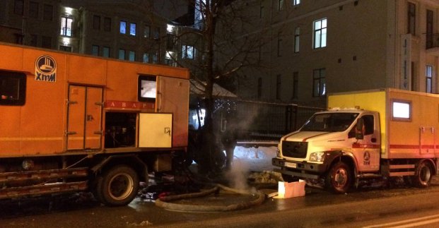 В центра Харькова устраняют прорыв теплотрассы