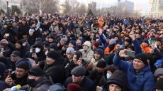 В Казахстане третий день идут газовые протесты: акции переросли в столкновения с полицией
