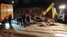 В Московском районе Харькова прорвало водопровод. Без воды — Тюринка (фото)