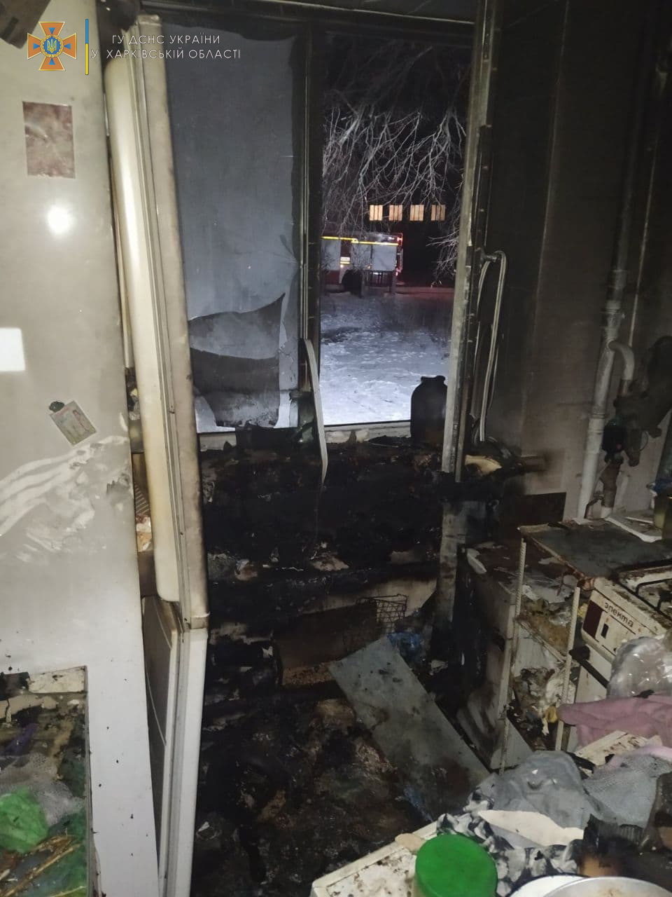 Харьковские спасатели ликвидировали пожар в многоквартирном доме (фото)
