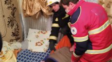 Харьковские спасатели помогли пожилой женщине (фото)