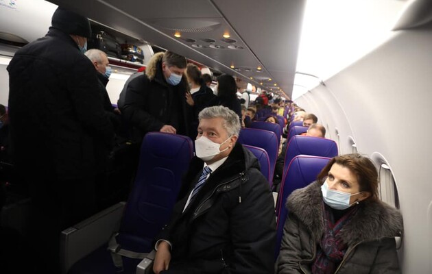 Порошенко прилетел в Киев (видео)