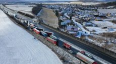 В Чехии крупная авария на трассе — пострадавших из более чем 35 автомобилей забирали вертолетами (фото)
