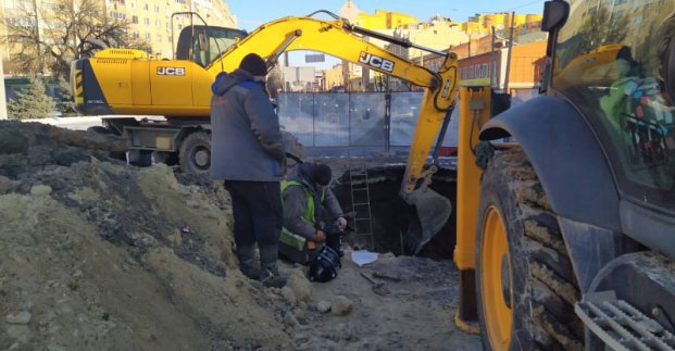 На время ремонта трубопровода жителям Московского проспекта подвозят воду цистернами