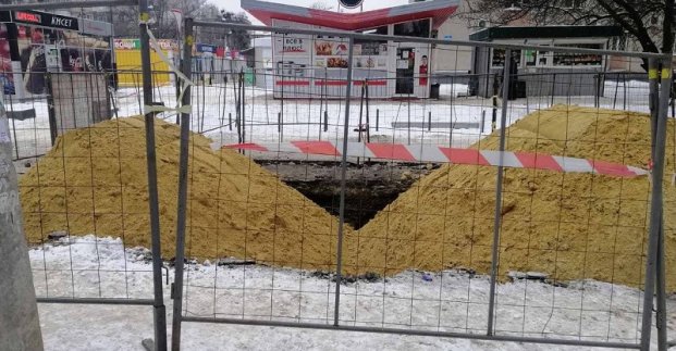 В Слободском районе Харькова устранили прорыв на трубопроводе