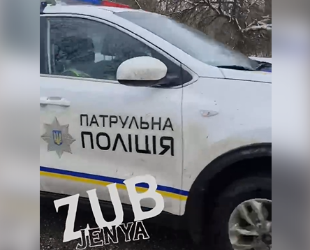 Патрульные в Харькове сделали опасный «маневр» на дороге — начато служебное расследование (видео)
