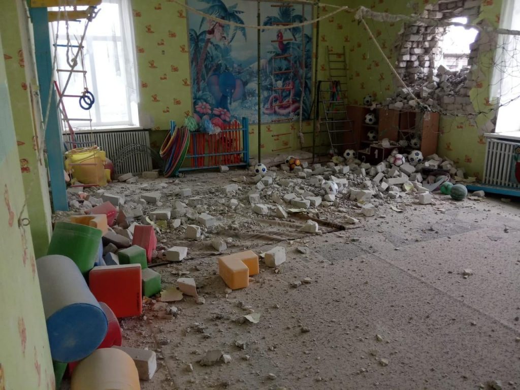 Оккупанты на Донбассе обстреляли детский сад (фоторепортаж)