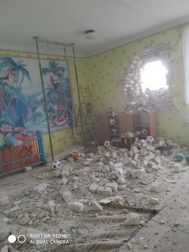 В момент обстрела детского сада на Донбассе на втором этаже завтракали 20 детей: подробности происшествия