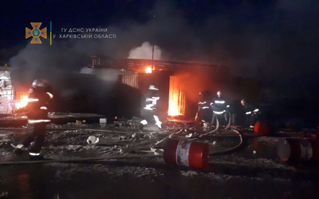 В Харькове горел гараж бывшего АТП (фото)