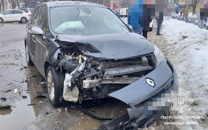 ДТП. В Харькове столкнулись Daewoo и Renault (фото)