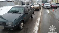 В Харькове в ДТП попали водители ВАЗ и Mitsubishi (фото)