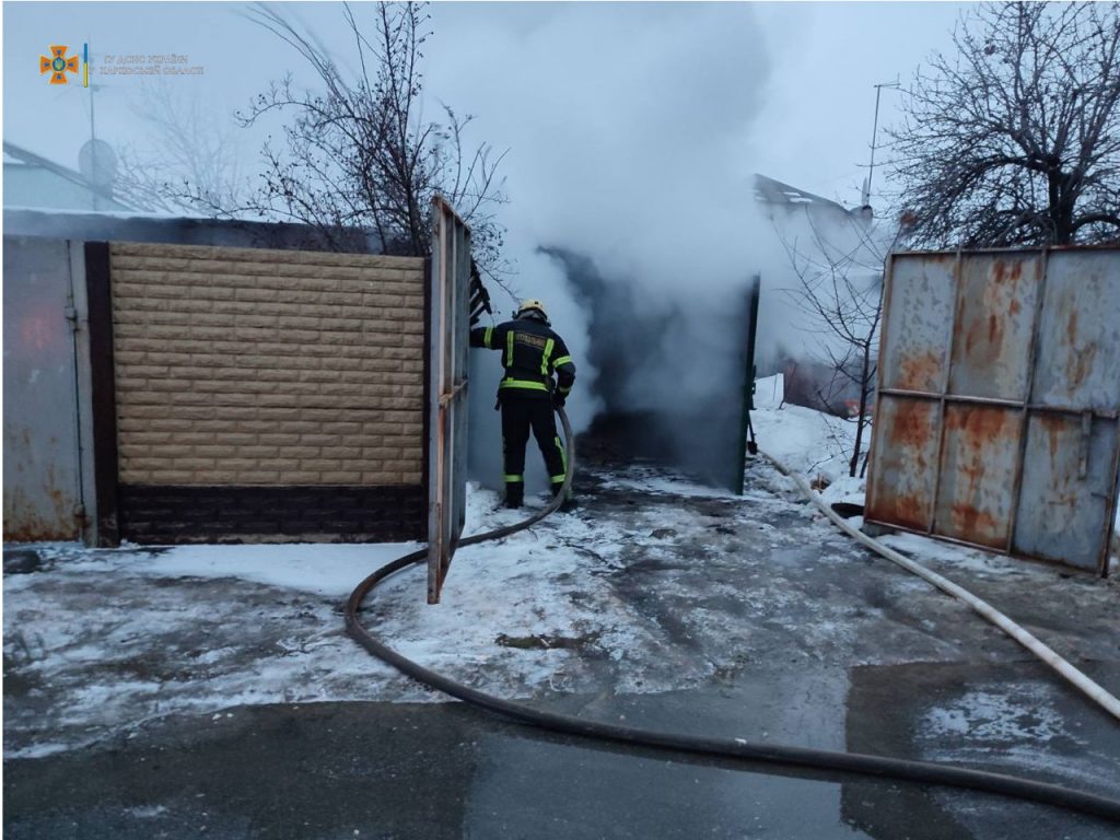 В Харькове горел гараж (видео, фото)