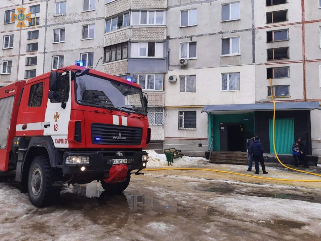 В Харькове на пожаре отравилась женщина (фото)