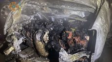 В Харькове сгорел припаркованный на ночь автомобиль (фото)