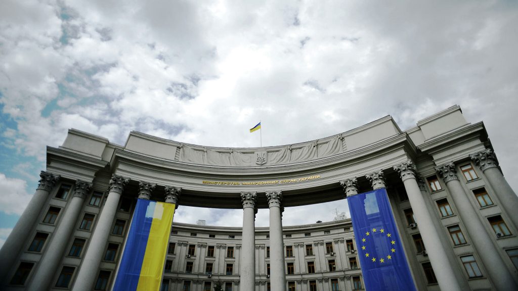МИД Украины призвал международное сообщество осудить провокации России на Донбассе