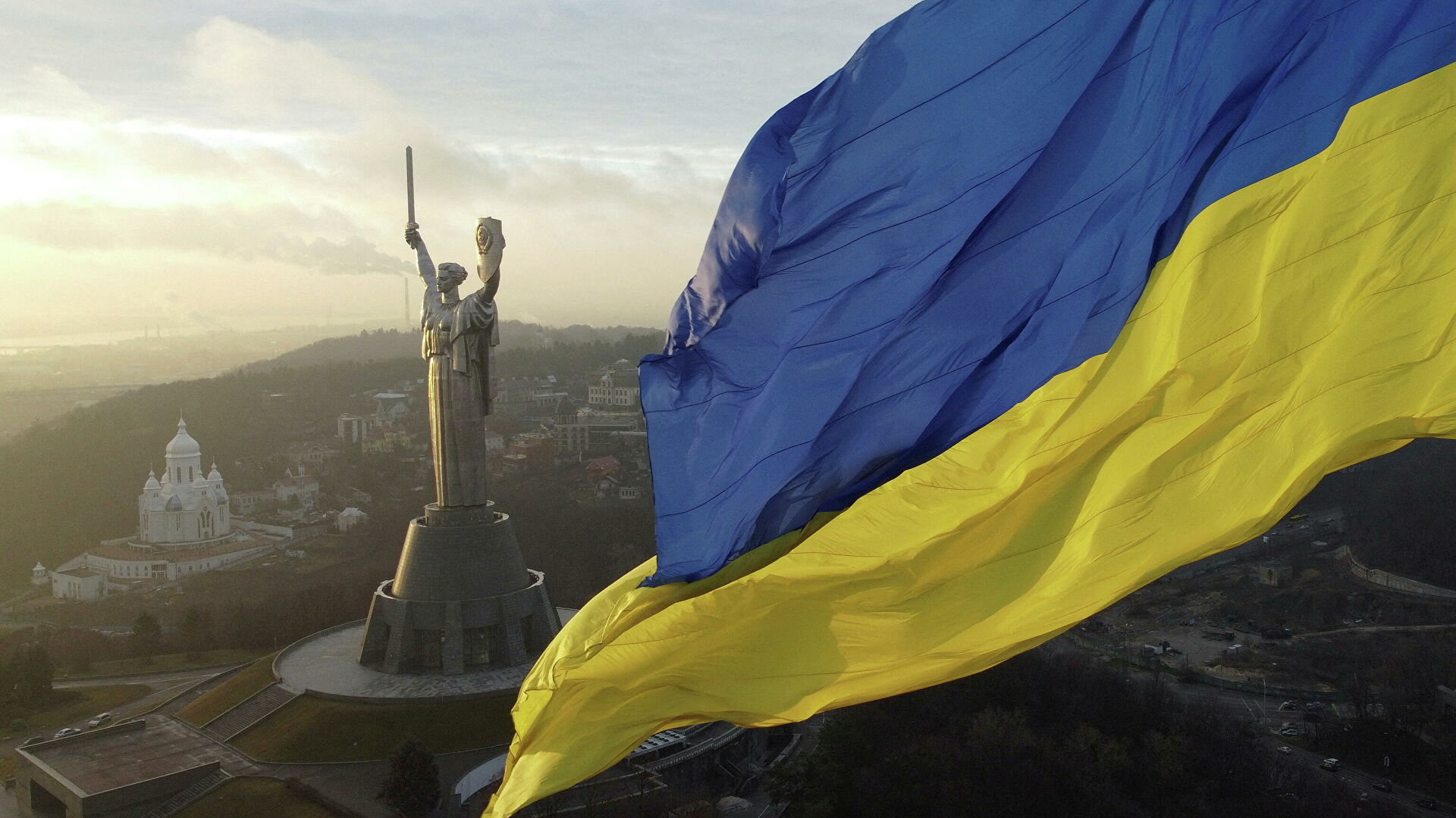 Возможное вторжение РФ. В МИД Украины призывают соблюдать спокойствие и не сеять панику