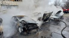 В Харькове сгорели пять авто, один человек погиб (фото)