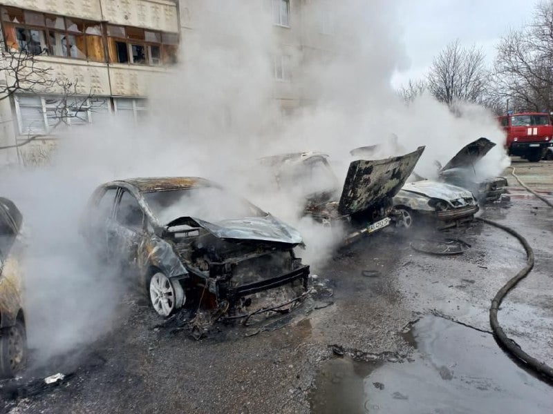 В Харькове сгорели пять авто, один человек погиб (фото)