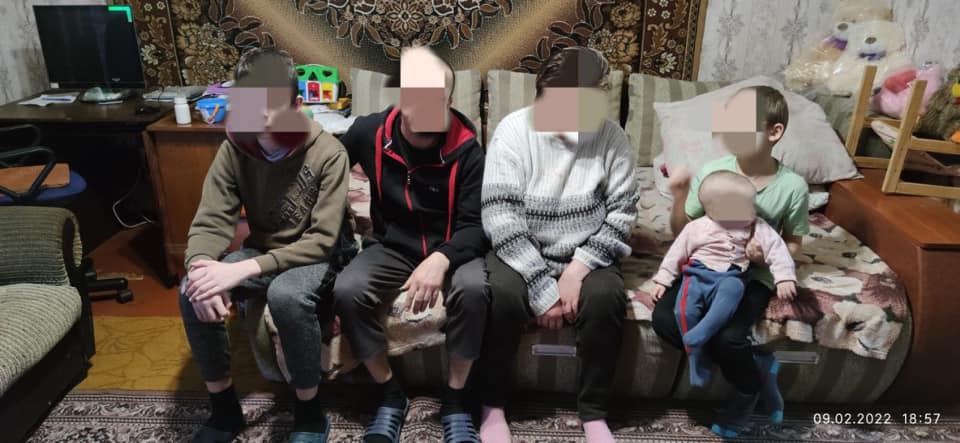 На Харьковщине мать бросила трех детей после пьяной ссоры с мужем