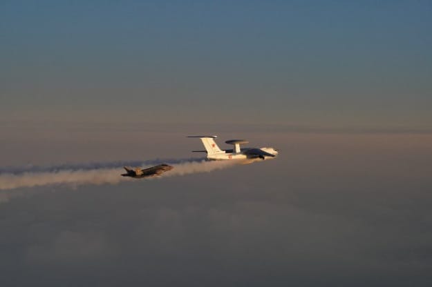 Норвегия перехватила российские самолеты: в небо подняли истребители F-35