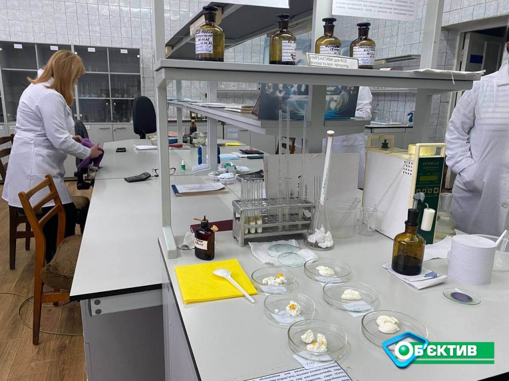 Госпродпотребслужба показала, как работают их лаборатории на рынках Харькова (фото)