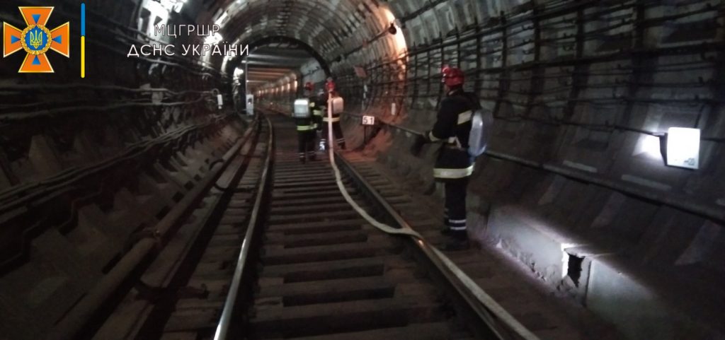 Спасатели провели учения в метро Харькова (фото)