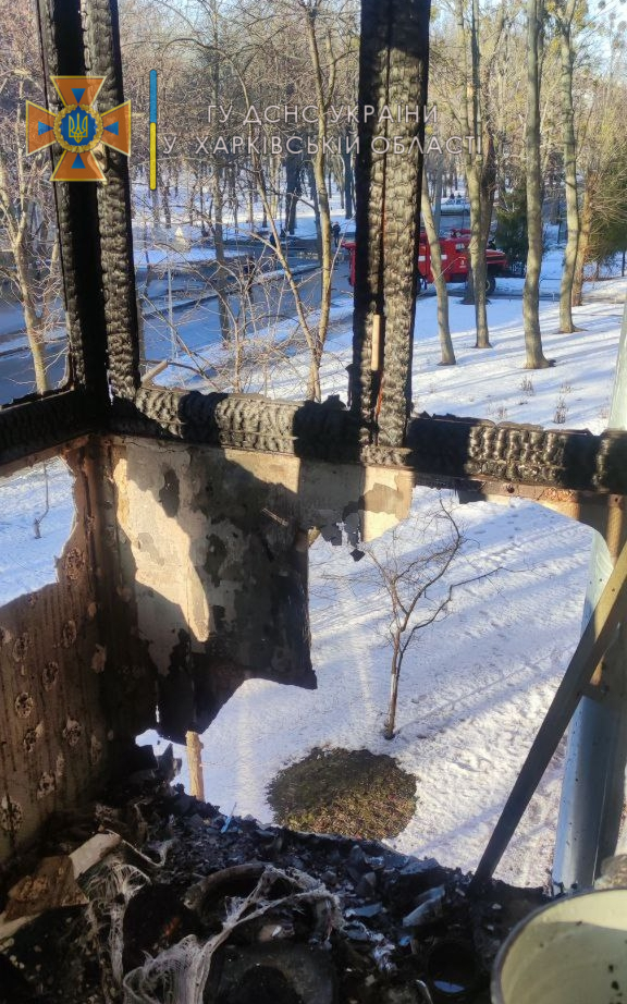 Харьковские пожарные спасли женщину (фото)
