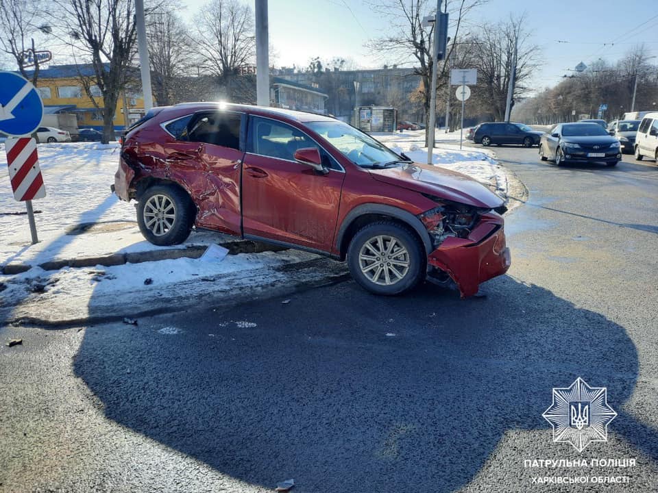 ДТП. В Харькове не смогли разъехаться три авто (фото)