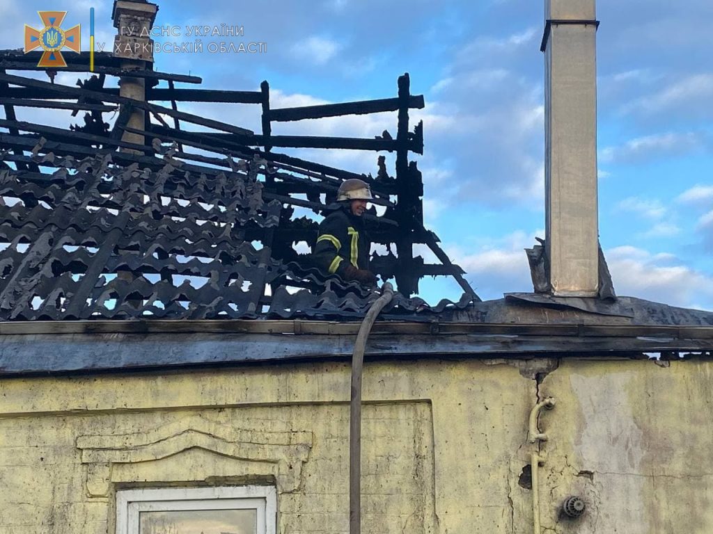 Под Харьковом сгорел жилой дом (фото)