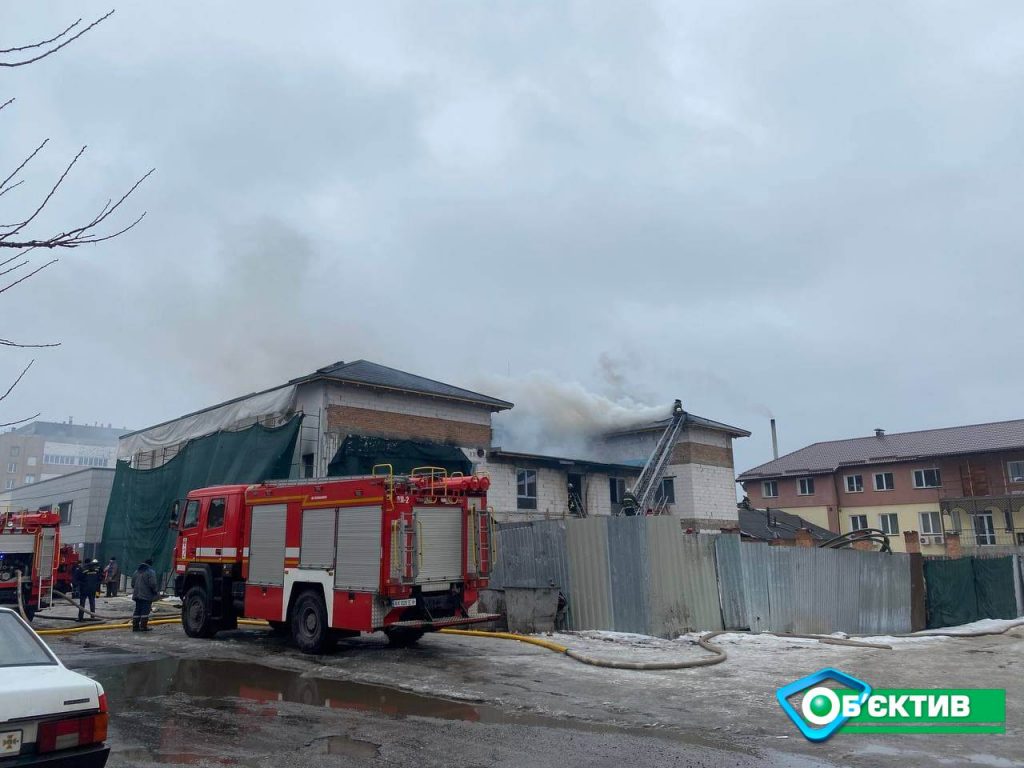 Масштабный пожар в Харькове: горит недострой (фото, видео)