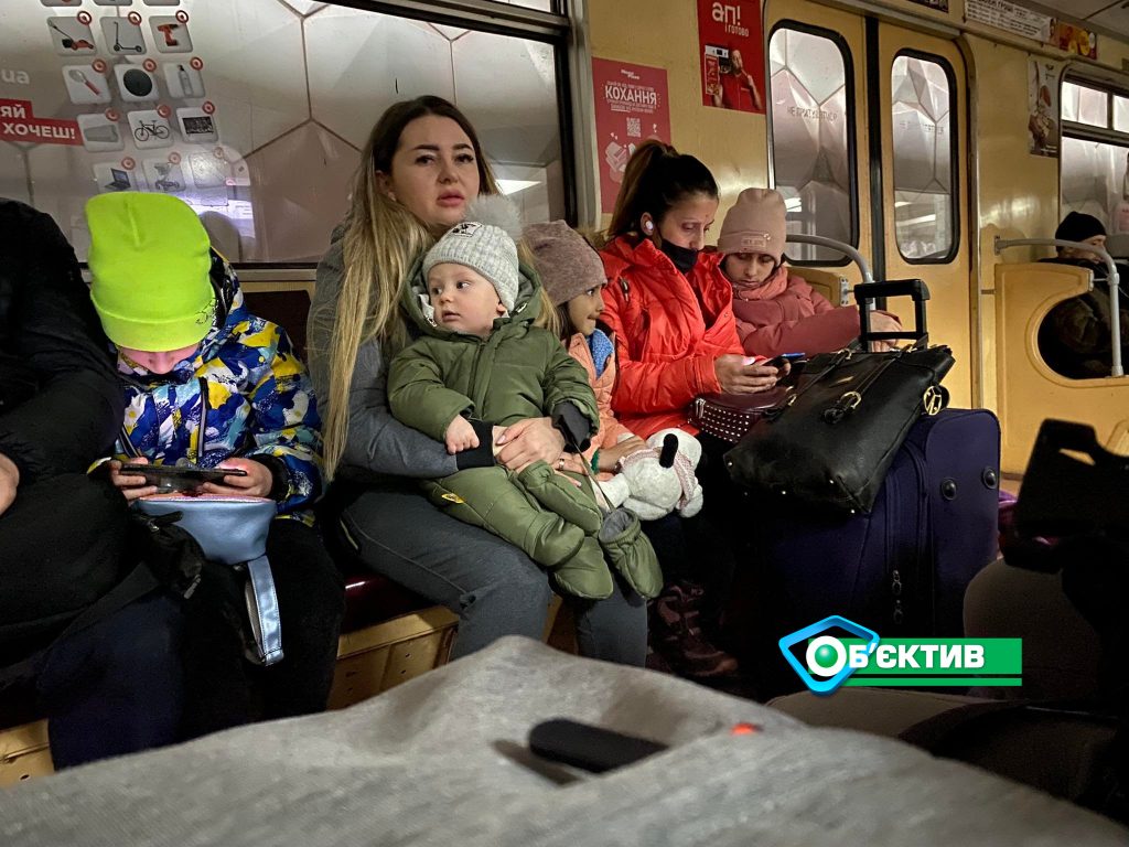 На станции метро в Харькове остановили электрички