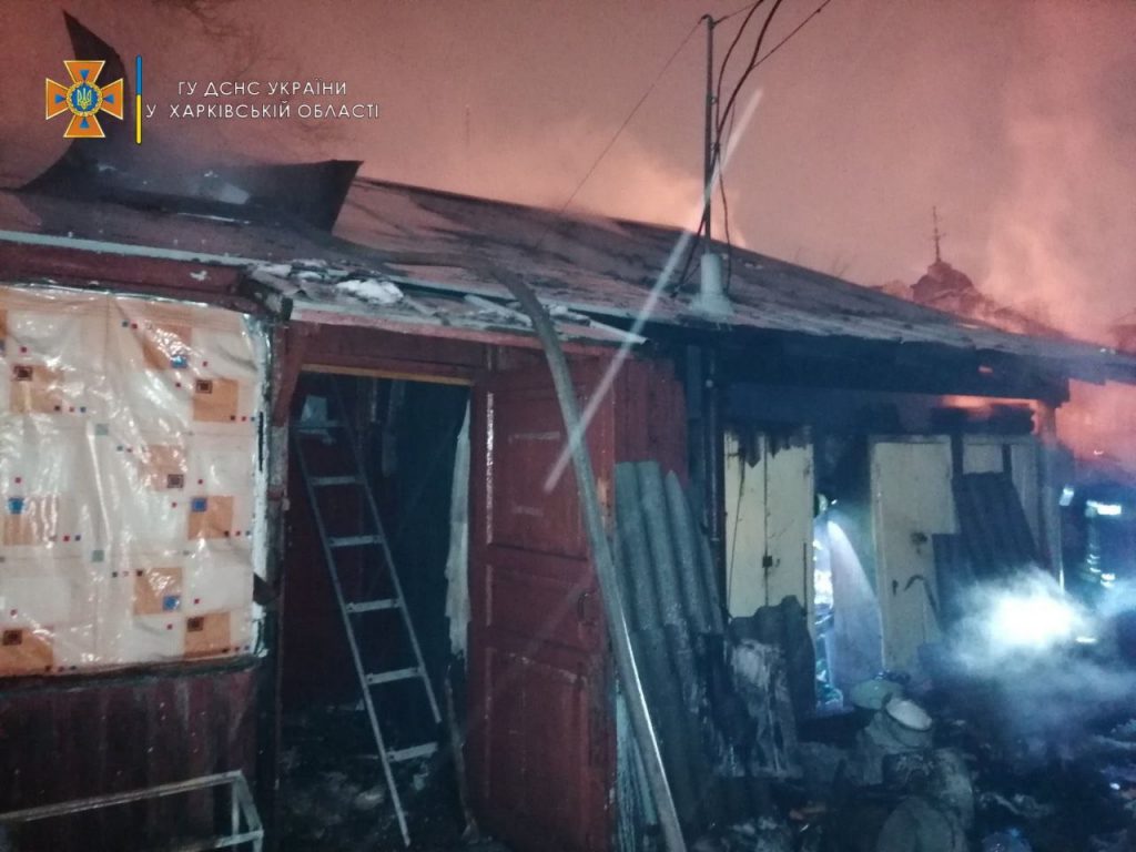Харьковские спасатели ликвидировали пожар в нежилом здании (фото)