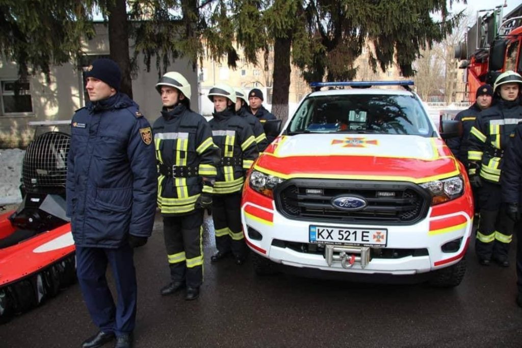 В Харькове студентам-спасателям передали новую пожарно-спасательную технику и снаряжение