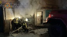 В Харькове в гаражном кооперативе сгорел Mercedes (видео, фото)