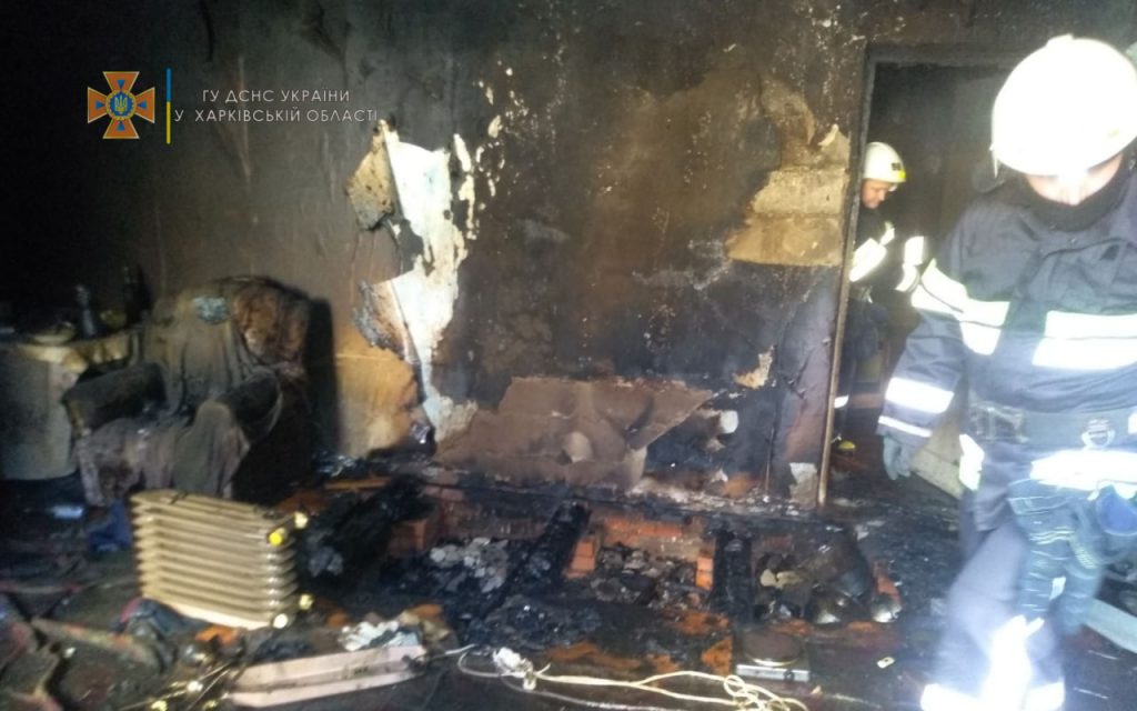 На Харьковщине в сгоревшем доме обнаружили тело человека (фото)