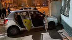 В Харькове столкнулись грузовик и автомобиль такси: пострадали две 15-летние девушки (фото)