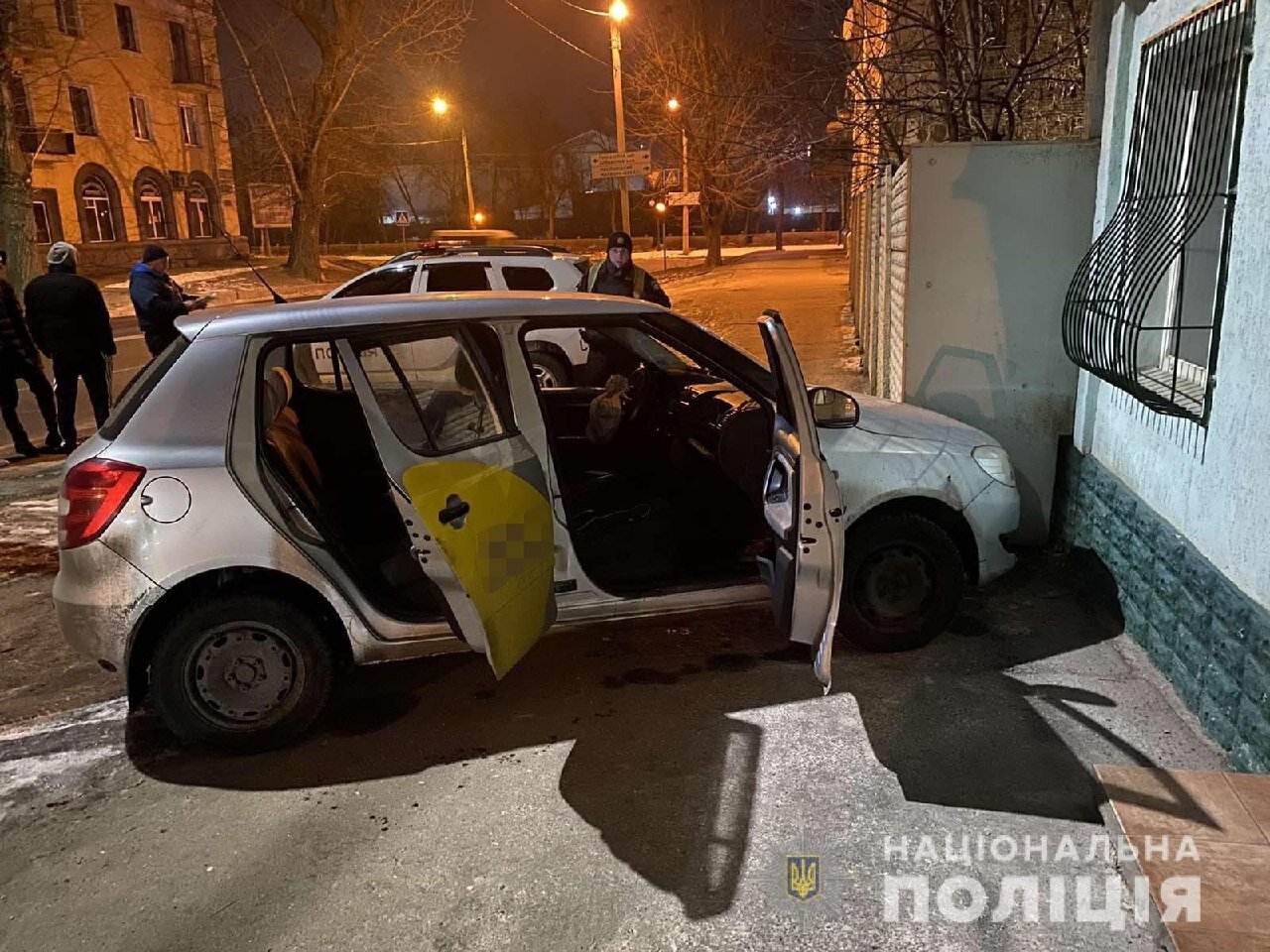 В Харькове столкнулись грузовик и автомобиль такси: пострадали две 15-летние девушки (фото)