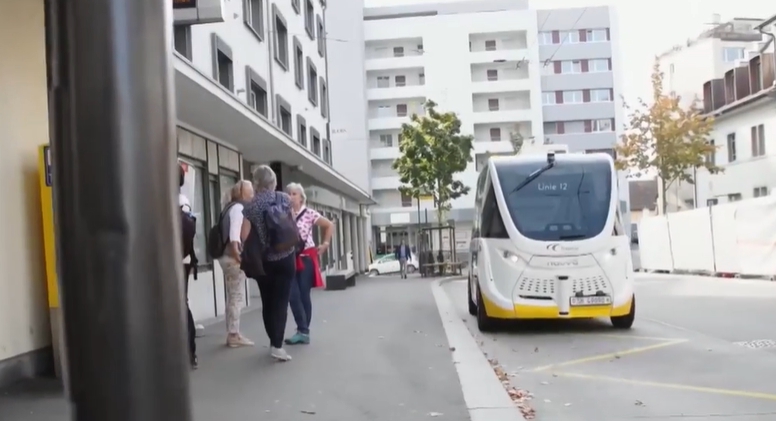 В одном из городов Швейцарии запустили городские электробусы без водителей (фото)