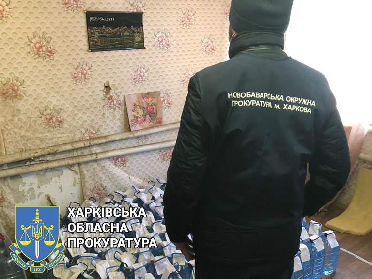 В Харькове будут судить «бизнесмена» за попытку продавать контрафактный спирт сотнями литров (фото)