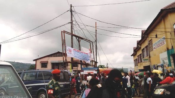 В Конго 26 погибших: на рынке в столице страны произошел обрыв высоковольтных проводов (видео, 18+)