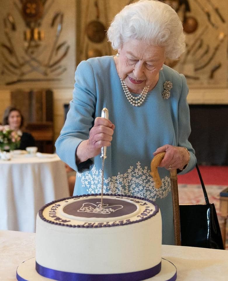 В Великобритании проходят торжества: отмечают 70-летие со дня вступления на престол Елизаветы II (фото, видео)