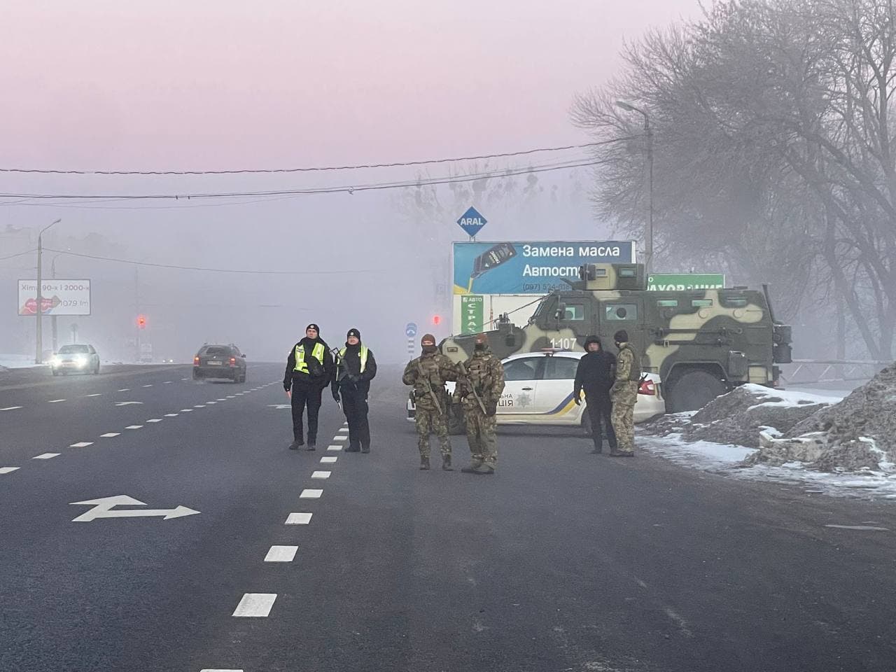 Силовики на посту полиции в Харьковской области