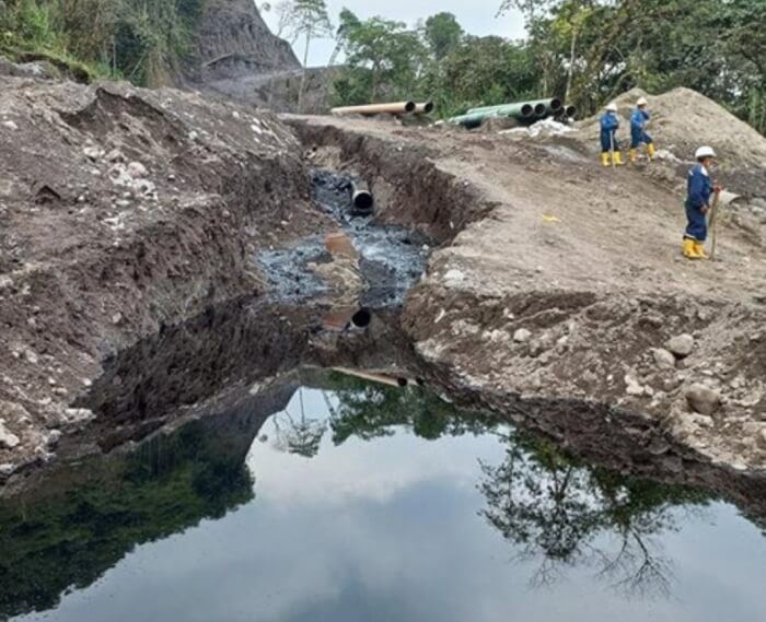 В Эквадоре из-за утечки и разлива нефти пострадал национальный парк (видео)