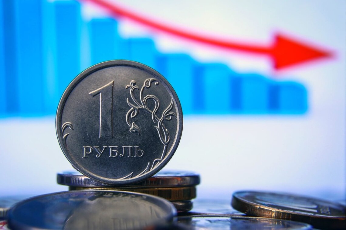 В РФ стремительно падает рубль на фоне признания «ЛДНР»